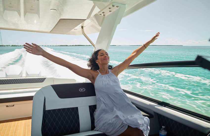 The Cobalt R35 Outboard and Sterndrive boats guarantee that you’ll Experience Extraordinary