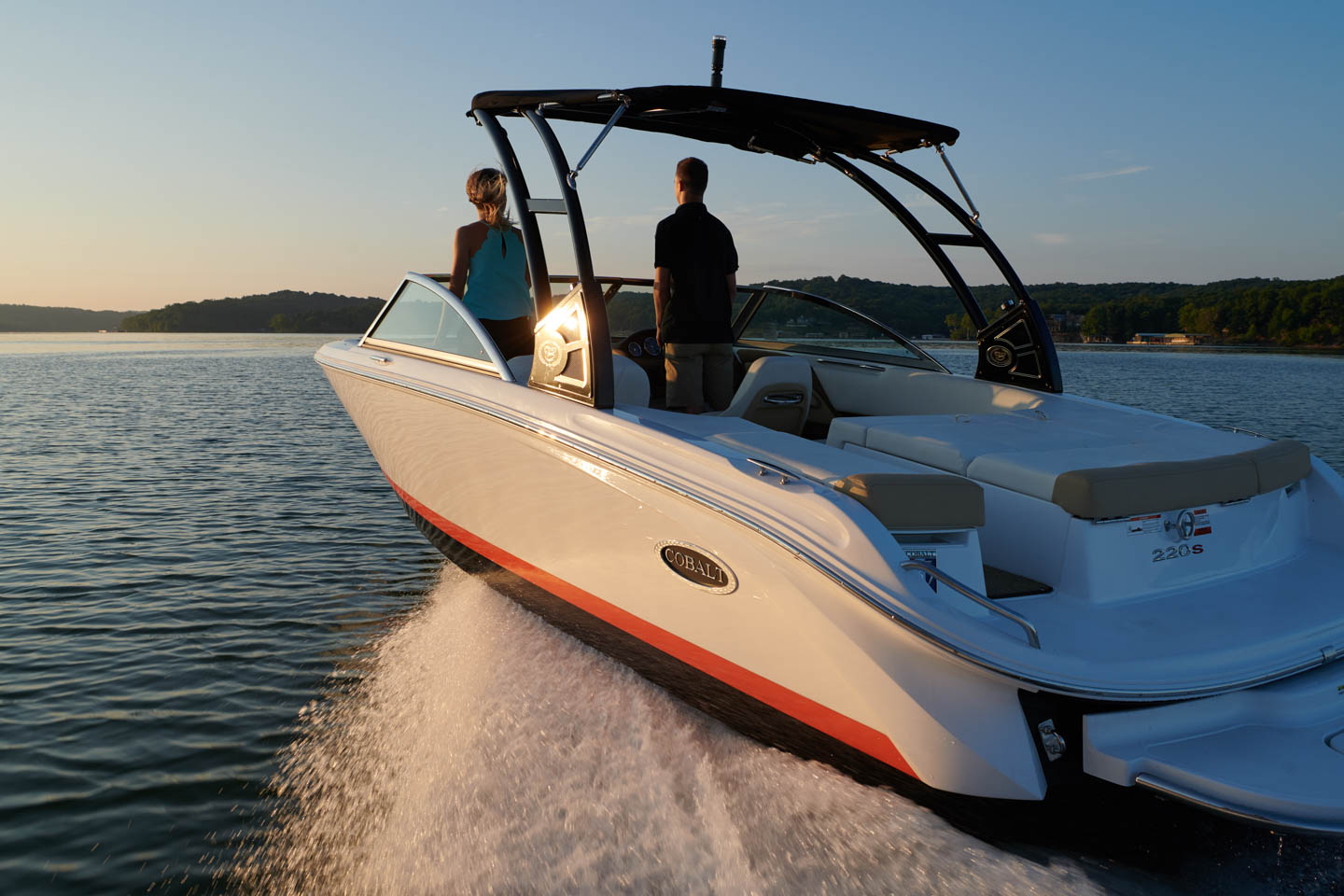 220S Sterndrive | Cobalt Boats