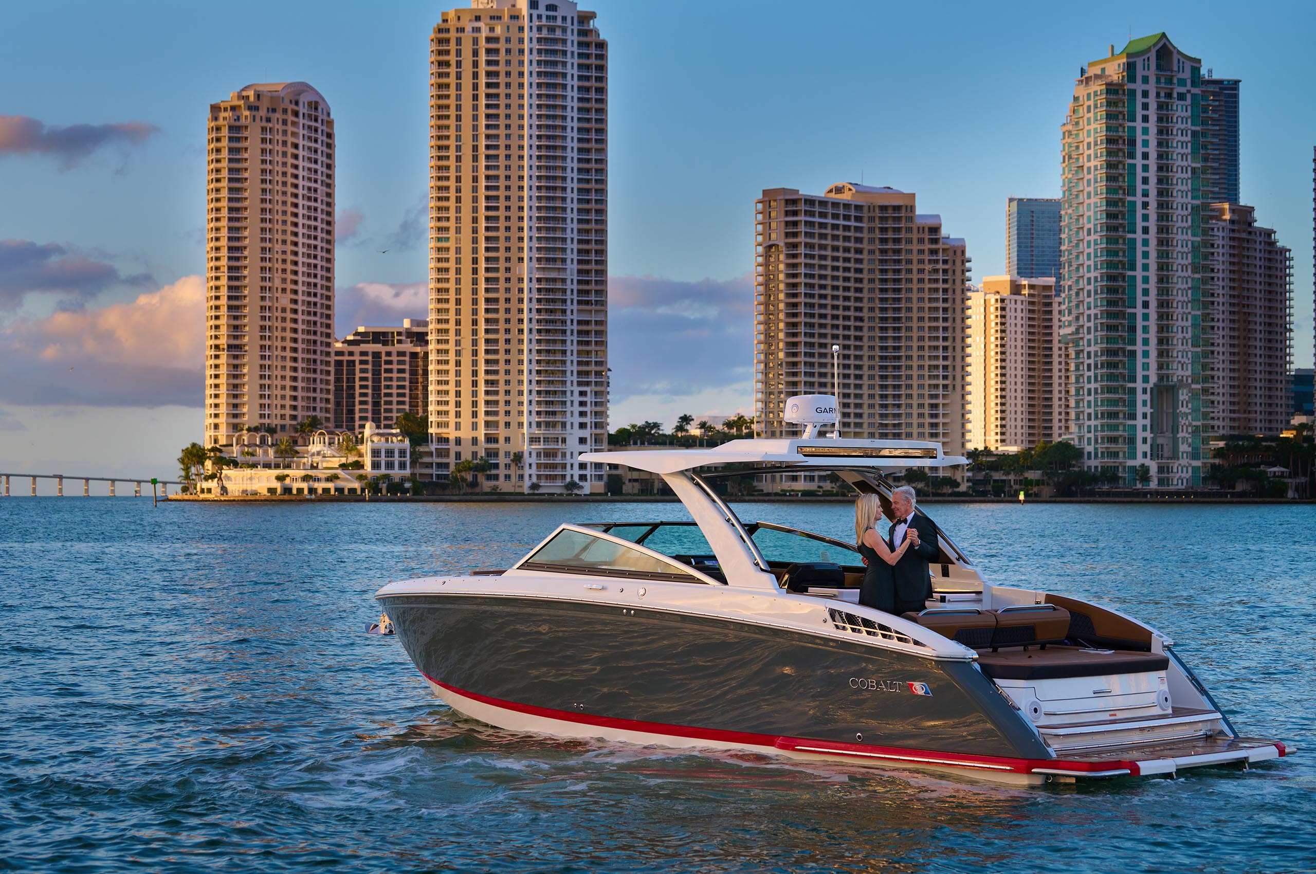 Cobalt Introduces New-Generation Sterndrive Luxury Runabout | Cobalt Boats